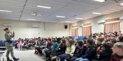 Brigada Militar realiza palestra para cerca de 360 alunos em São Lourenço do Sul