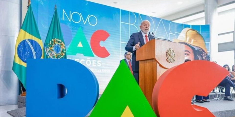 Lula anuncia R$ 9,7 bilhões para o transporte público