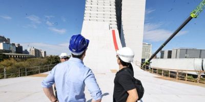 Veja como está a montagem da rampa para descida de skate no Caff