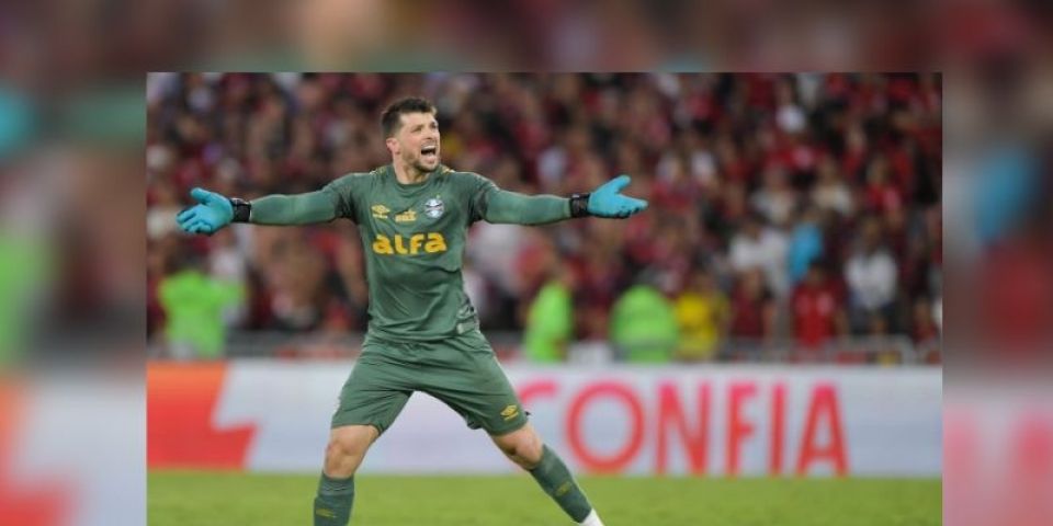 Tiago Volpi faz gol no fim e Grêmio empata com o Flamengo