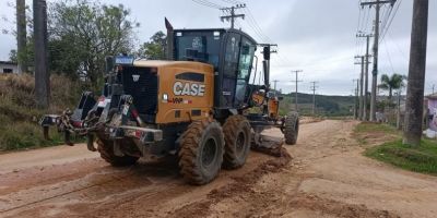 Secretaria de Infraestrutura segue realizando trabalhos de patrolamento em bairros de Camaquã