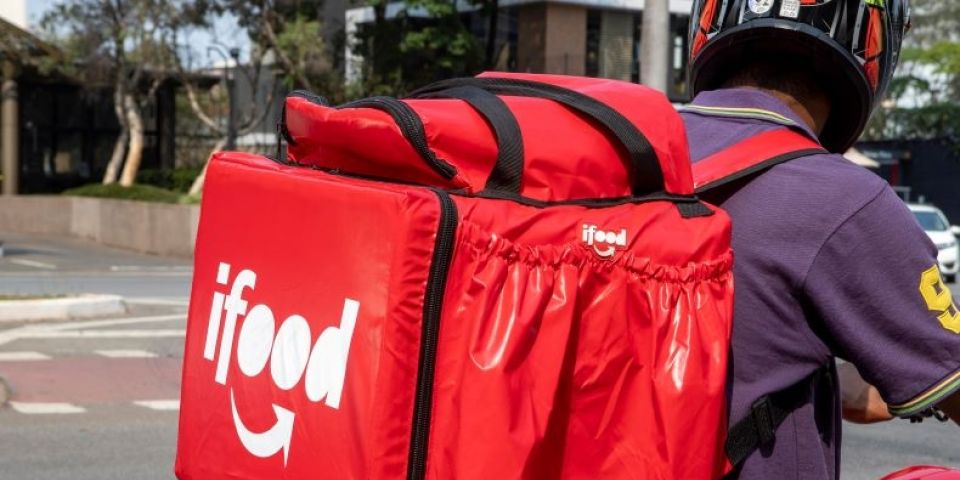 Policial penal que atirou em entregador é preso e afastado no RJ