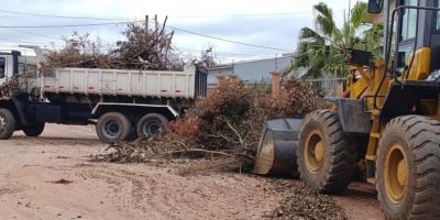 Secretaria da Infraestrutura realiza serviço de limpeza urbana no bairro Olaria, em Camaquã