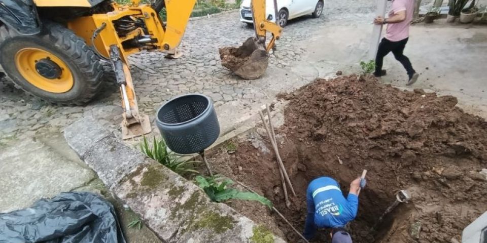 Secretaria de Infraestrutura realiza manutenção em rede de esgoto no bairro Santa Marta, em Camaquã