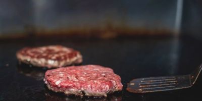Hamburgueria está com vaga para chapista em Camaquã