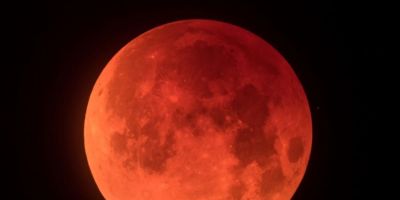 Lua de sangue: eclipse lunar total ocorre neste domingo