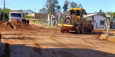 Ruas do bairro Carvalho Bastos recebem melhorias em Camaquã
