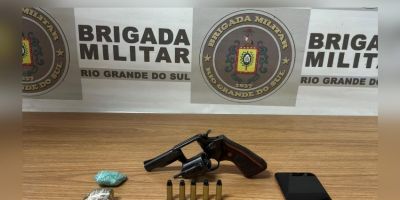 Homem de 39 anos é preso por porte ilegal de arma de fogo e posse de droga em Camaquã