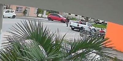 VÍDEO: agente de trânsito controla carro desgovernado em Camaquã