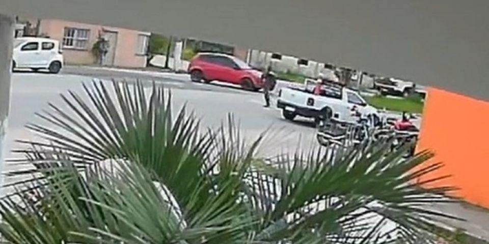 VÍDEO: agente de trânsito controla carro desgovernado em Camaquã
