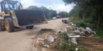 Secretaria de Infraestrutura realiza trabalho de limpeza no acesso à Assomuca, em Camaquã