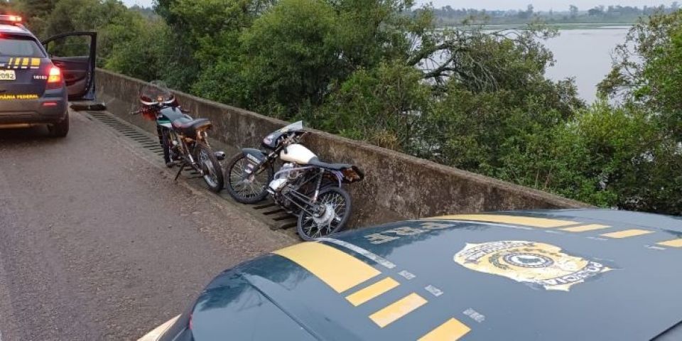 PRF flagra corrida clandestina de motociclistas na BR-392, em Pelotas