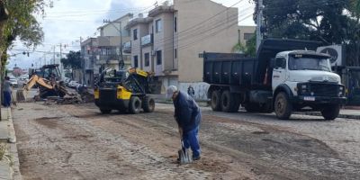 Prefeitura de Camaquã retoma trabalhos de melhoria asfáltica na Rua Sete de Setembro