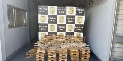 Mais de 250 tijolos de maconha são apreendidos com estrangeiros em carro no RS