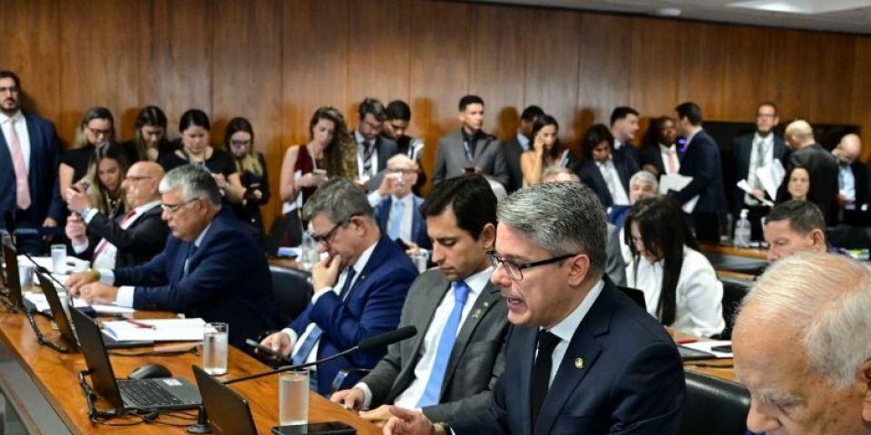 CCJ do Senado rejeita PEC da Blindagem por unanimidade