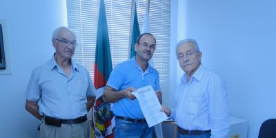 Camaquã - presidente da Câmara de Vereadores recebe presidente e conselheiro do Núcleo de Pesquisas