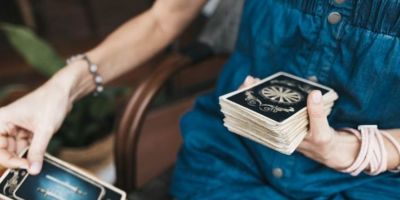 Leia a previsão de tarô para 5 a 11 de outubro de 2025