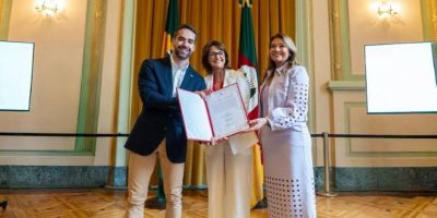 Eduardo Leite dá posse a Fábia Ritcher como titular da Secretaria da Mulher