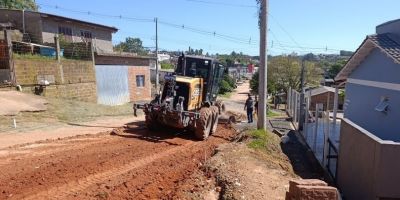 Prefeitura de Camaquã realiza rebaixamento do solo na Rua Ana Gonçalves Meirelles, no bairro Bom Sucesso