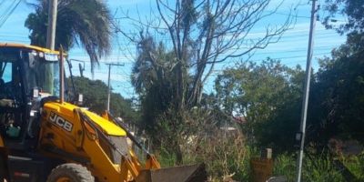 Prefeitura de Arambaré conclui limpeza nos bairros Caramuru e Cibilslândia