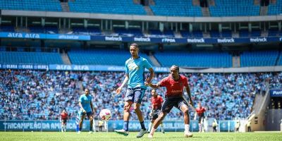 Grêmio goleia o Brasil de Pelotas por 5 a 0 em jogo-treino aberto ao público na Arena