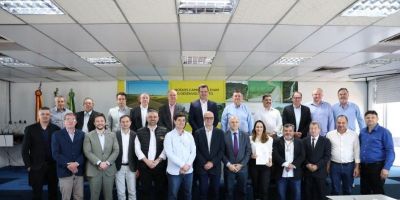 Governo do RS assina termos de cooperação com 17 municípios contemplados pelo Programa Horas-máquina