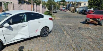 Colisão entre dois carros é registrada na manhã desta sexta em Camaquã