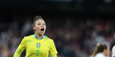 Com uma a menos, seleção brasileira feminina vence amistoso contra Inglaterra