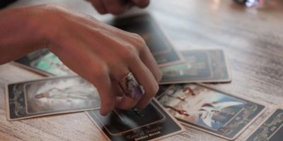 Leia a previsão de tarô para 26 de outubro a 1º de novembro de 2025