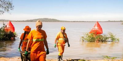 Orla do Guaíba recebe grande ação de limpeza no feriado da Consciência Negra