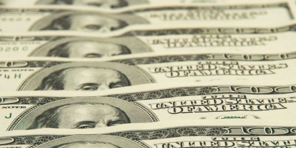 Bolsa volta a bater recorde e dólar fecha o dia em R$ 5,35