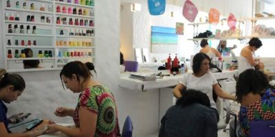 Anvisa proíbe duas substâncias utilizadas em unhas em gel