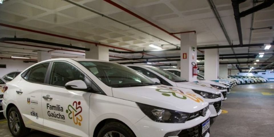 Governo do RS entrega 182 veículos para agentes de desenvolvimento do Programa Família Gaúcha
