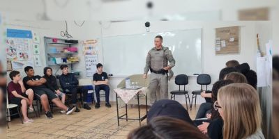 Brigada Militar participa do projeto "Sonhos. Pensando o Futuro" da Escola Nadir Medeiros em Camaquã