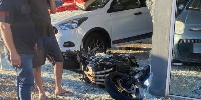 Acidente no centro de Camaquã deixa motociclista ferido
