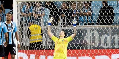 Fabrício Bruno marca, Cássio brilha e Grêmio perde para o Cruzeiro na Arena