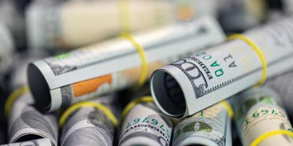 Dólar cai para R$ 5,30 e bolsa ultrapassa os 155 mil pontos