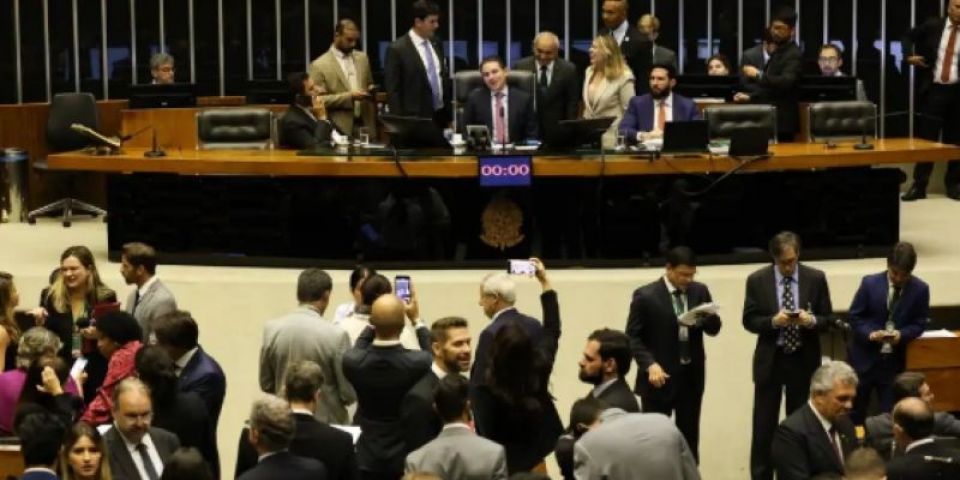 Motta adia votação de PL Antifacção para terça-feira (18)