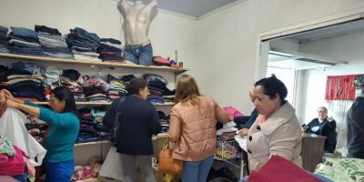 Aapecan realiza último brechó Solidário do ano em Camaquã