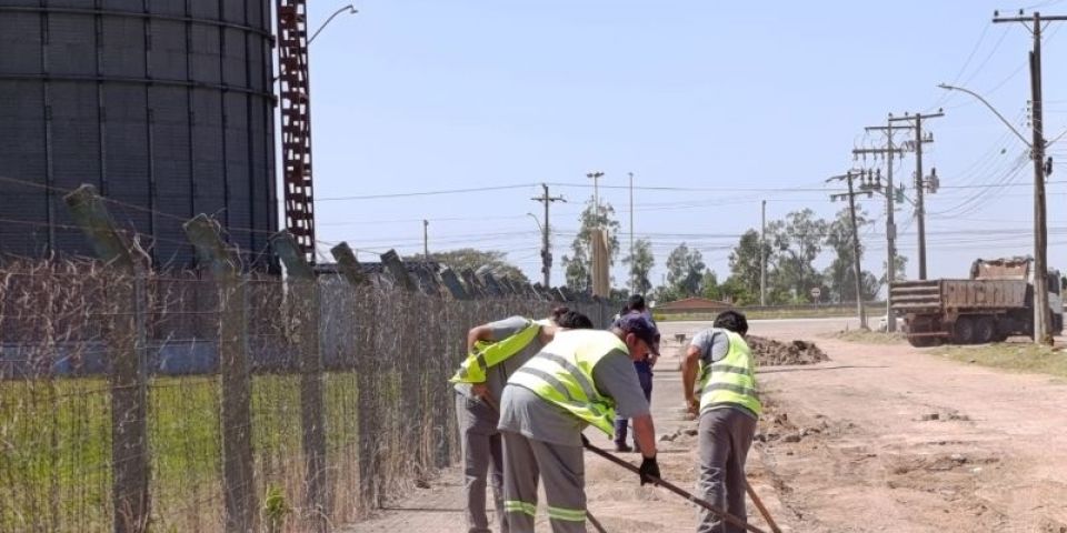 Mutirão de serviços é iniciado na Avenida Durval Ribeiro em Camaquã