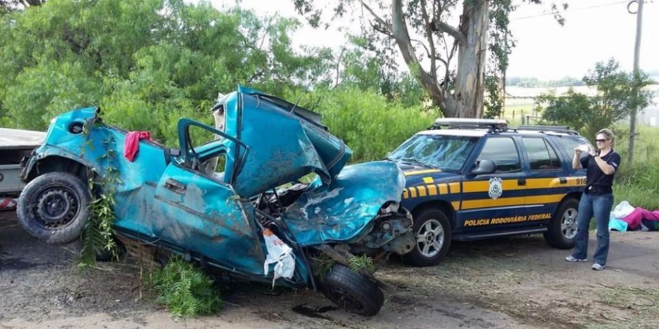 Cinco pessoas morrem em acidente de trânsito na BR-290 em Pantano Grande 