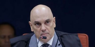 Em decisão, Moraes cita "eventual tentativa de fuga" de Bolsonaro