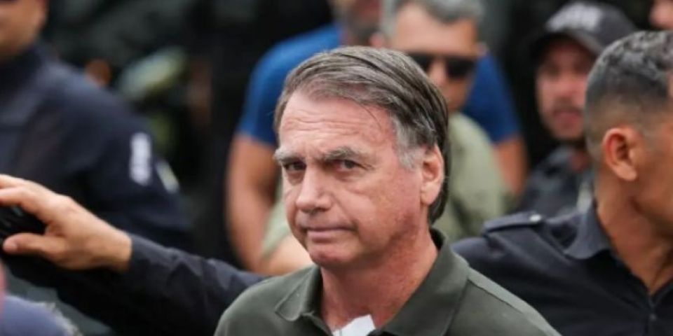 Primeira Turma do STF forma maioria para manter prisão de Bolsonaro
