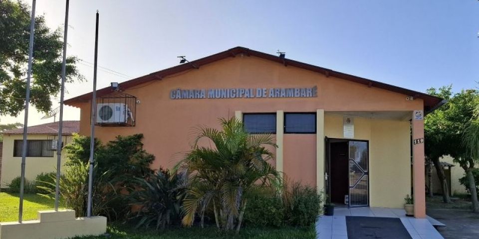 Moradores de Santa Rita do Sul, em Arambaré, sofrem com lixo acumulado, aponta vereadora
