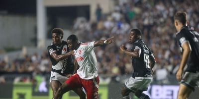 Inter é goleado pelo Vasco e pode entrar no Z4 neste sábado pelo Brasileirão