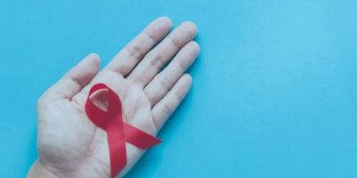 Dia Mundial de Luta contra a AIDS: Medicina da USP aponta avanços em prevenção e adesão ao tratamento 