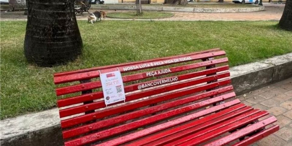 Arambaré pode adotar bancos vermelhos como símbolo de luta contra o feminicídio