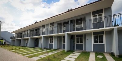 Em Alvorada, Eduardo Leite entrega chaves de 76 imóveis adquiridos pelo Programa Porta de Entrada