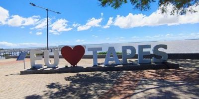 Letreiro turístico recebe reparos na parte central da orla de Tapes