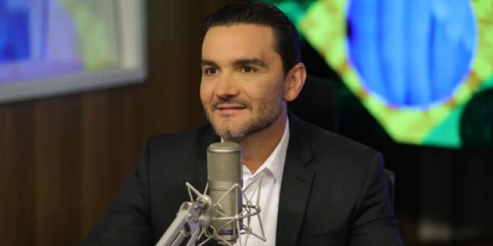 União Brasil decide expulsar ministro Celso Sabino da legenda